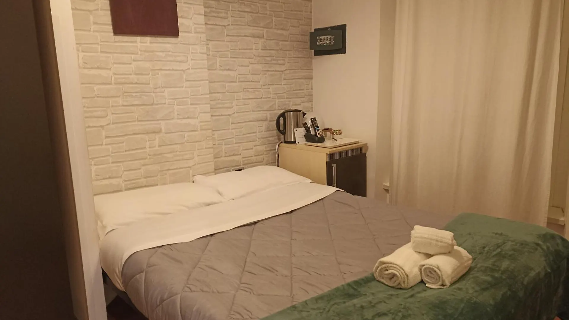 Ad 111 Coladirienzo Rooms - By Ad Roma Pensjonat Rzym