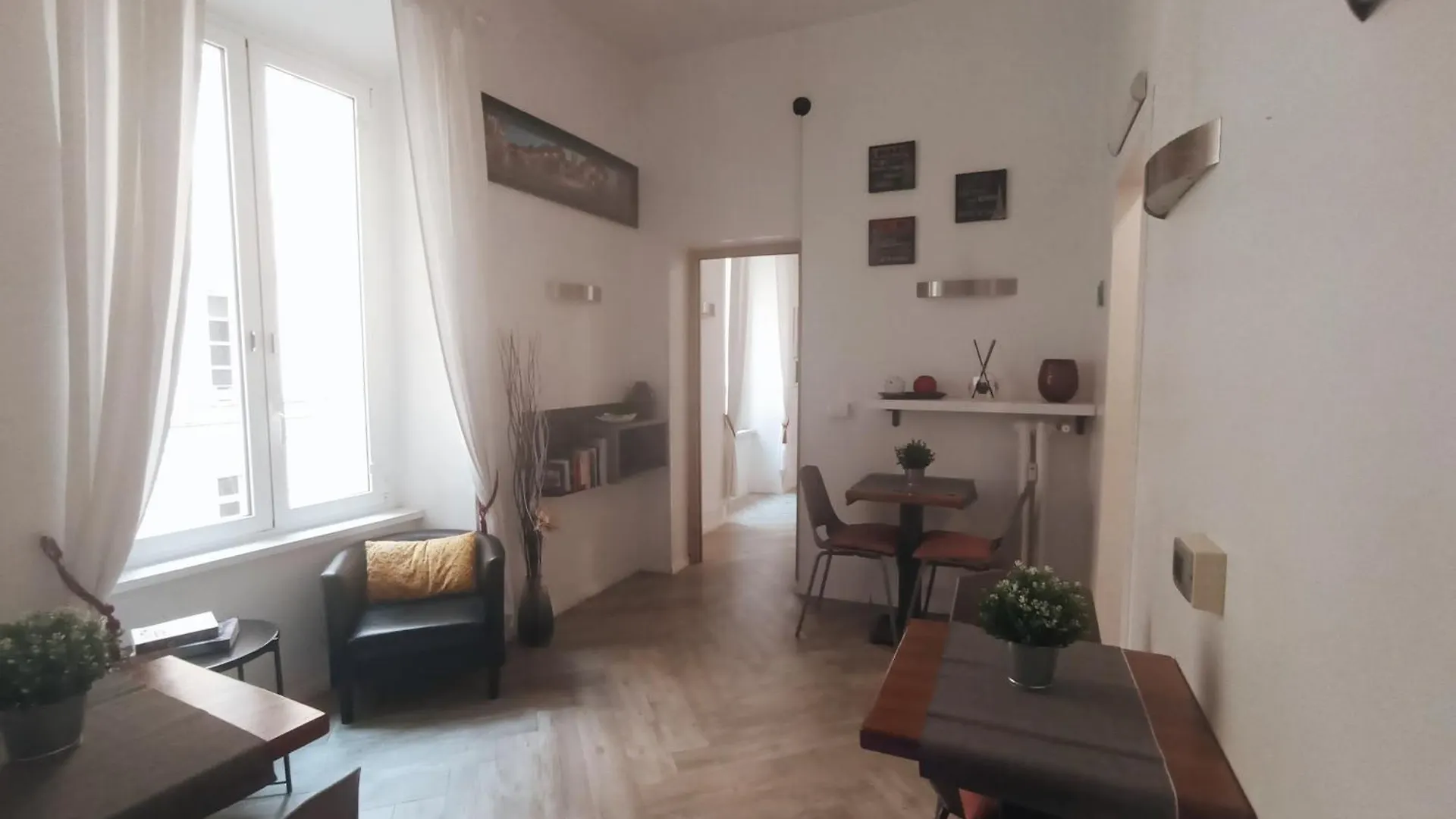 Ad 111 Coladirienzo Rooms - By Ad Roma Rzym