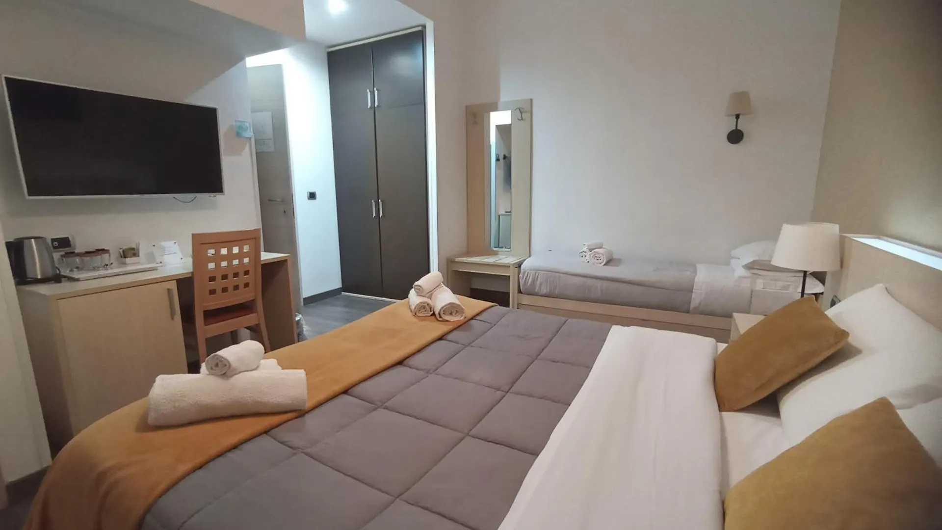 Ad 111 Coladirienzo Rooms - By Ad Roma Italien