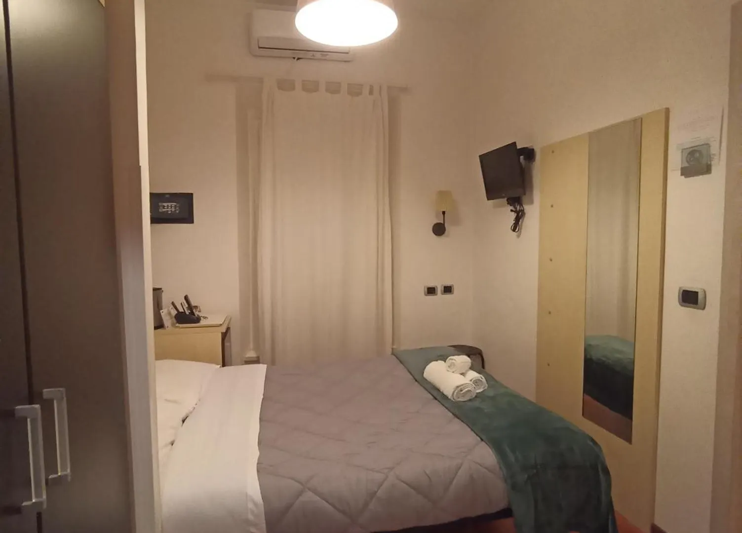 Ad 111 Coladirienzo Rooms - By Ad Roma 0*, Rom Italien